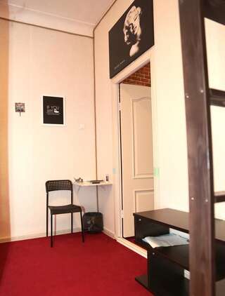 Хостелы Loft Hostel Minsk Минск Спальное место на двухъярусной кровати в общем номере для мужчин и женщин-5